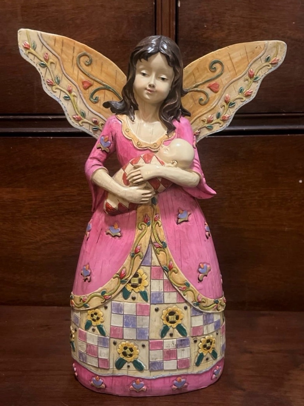 Seymour Mann Folk Art Resin Angel Holding Baby Figurine – Quilt Pattern